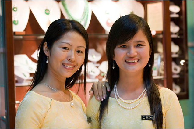 Manager Ms NguyễnThịMẫn(Ms Mung) & Miss Hoa